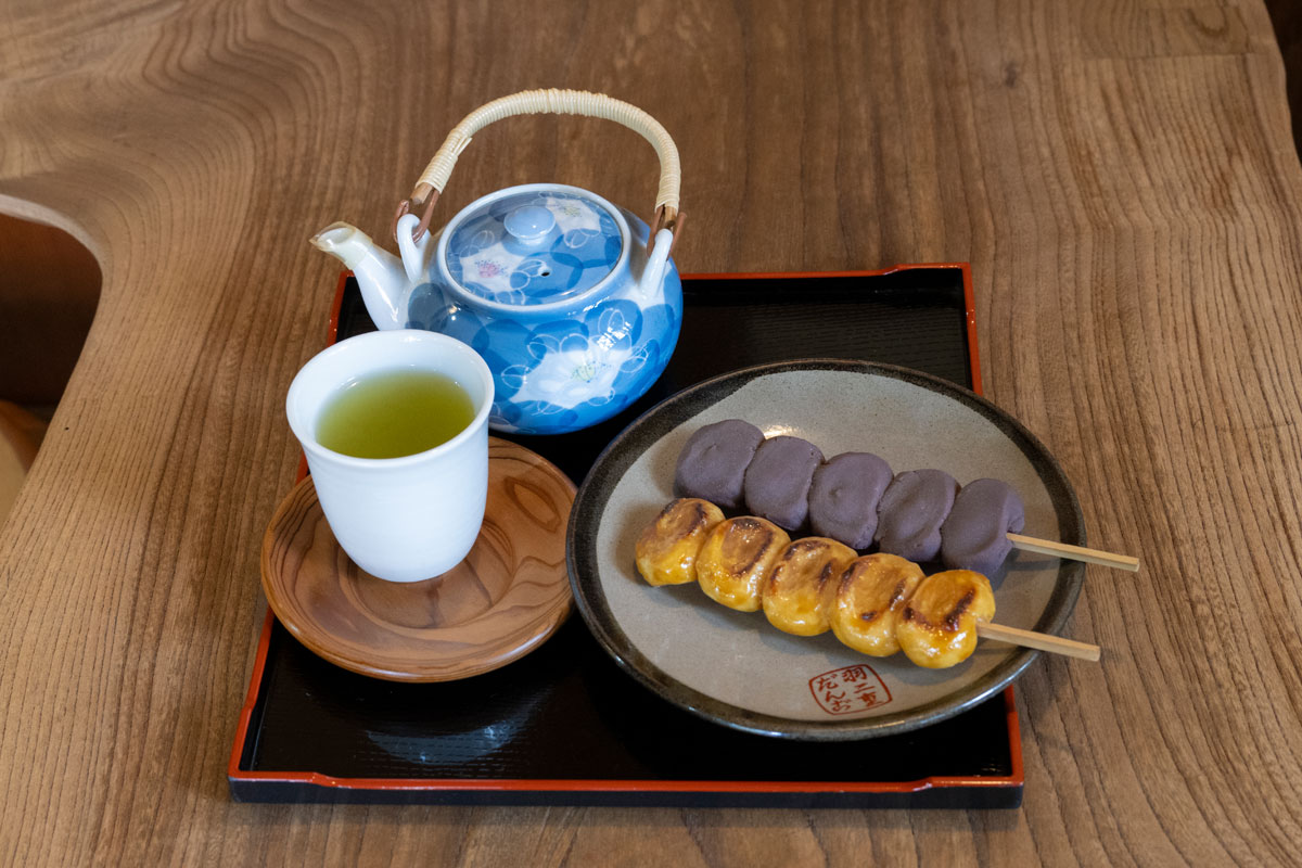 鬼子母神名物おせん団子